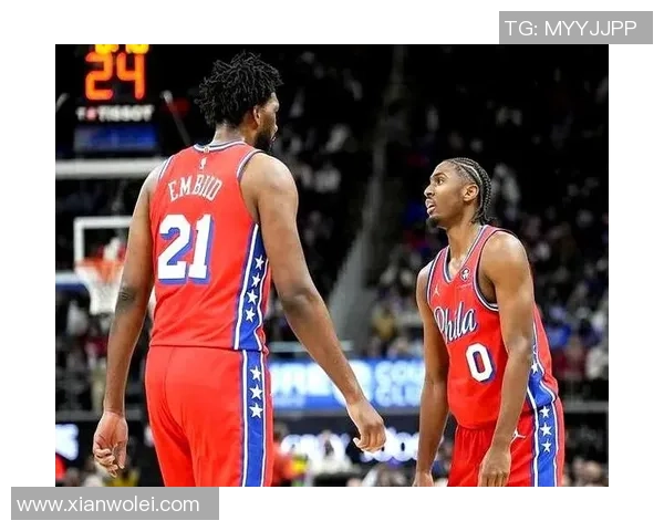 恩比德失去绝杀!马克西26+8,76人吞赛季首败,布朗32+6